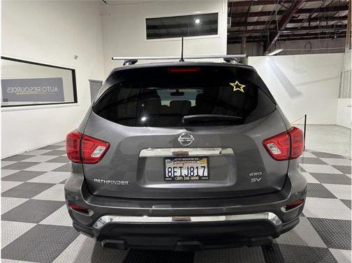 2018 Nissan Pathfinder SV