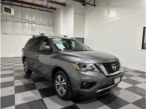 2018 Nissan Pathfinder SV