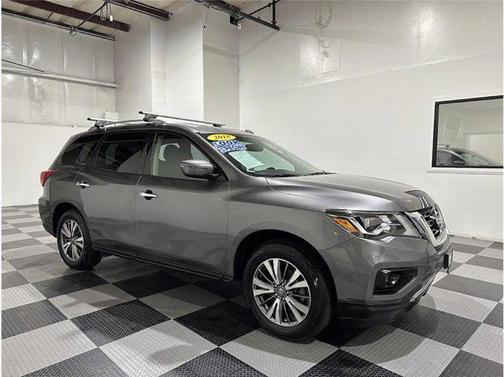 2018 Nissan Pathfinder SV