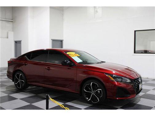 2023 Nissan Altima SR FWD