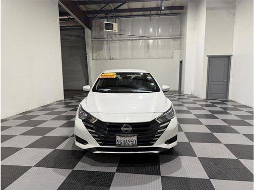 2023 Nissan Versa 1.6 SV