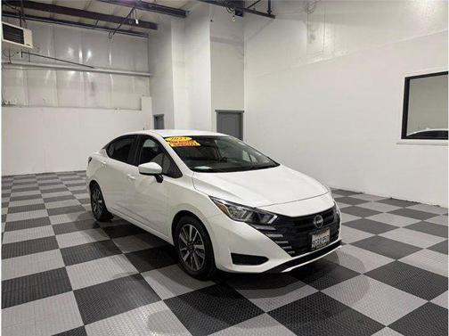 2023 Nissan Versa 1.6 SV