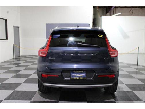 2022 Volvo XC40 T5 Momentum
