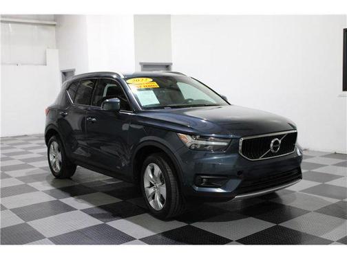 2022 Volvo XC40 T5 Momentum