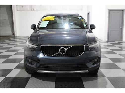 2022 Volvo XC40 T5 Momentum