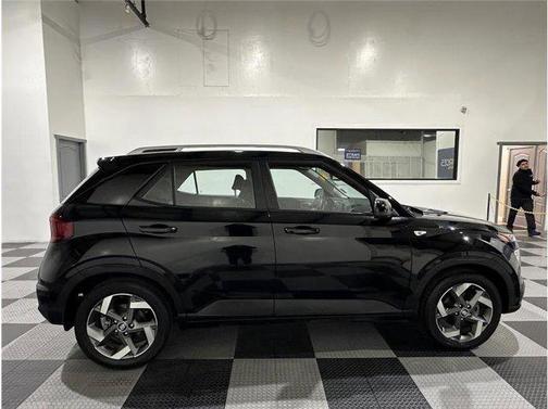 2021 Hyundai VENUE SEL