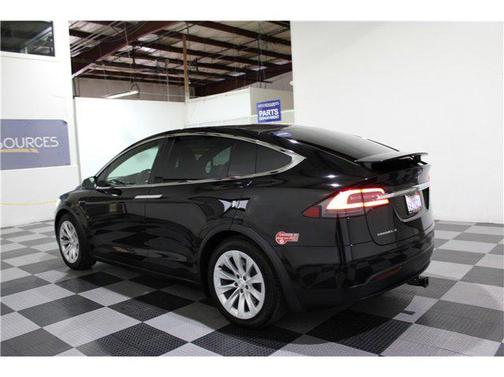 2017 Tesla Model X 75D Sport Utility 4D