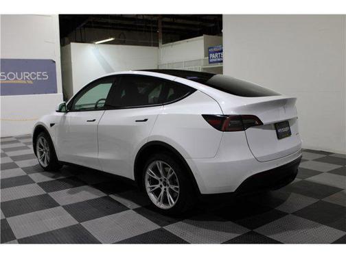 2022 Tesla Model Y Long Range Dual Motor All-Wheel Drive