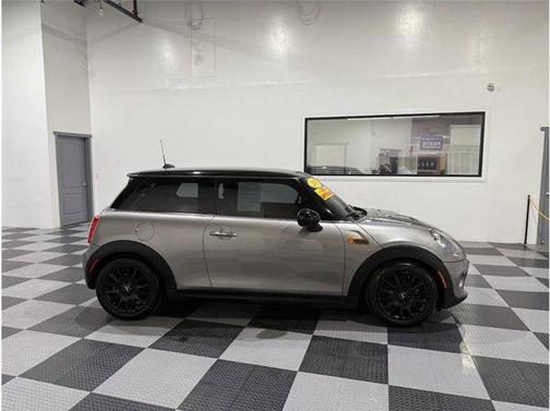 2017 MINI Hardtop Cooper