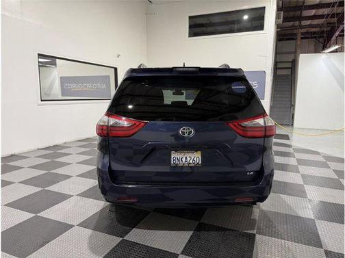 2020 Toyota Sienna LE
