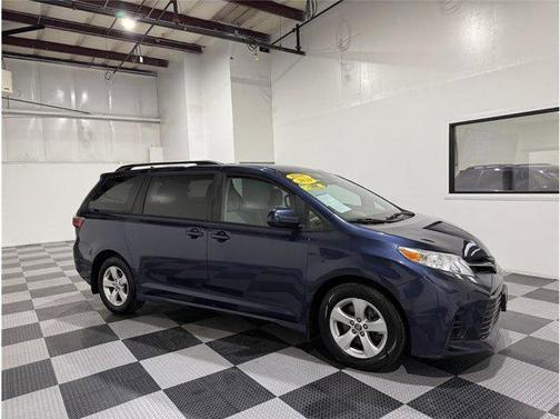 2020 Toyota Sienna LE