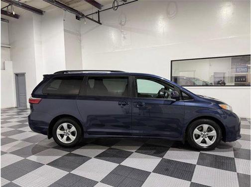 2020 Toyota Sienna LE