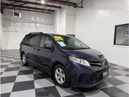 2020 Toyota Sienna LE
