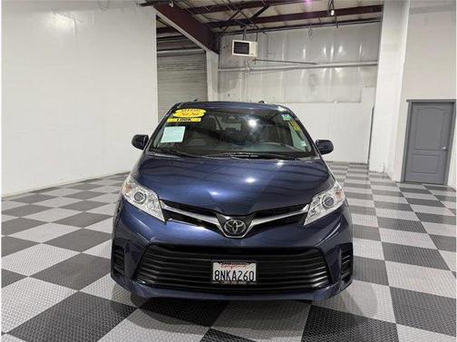 2020 Toyota Sienna LE