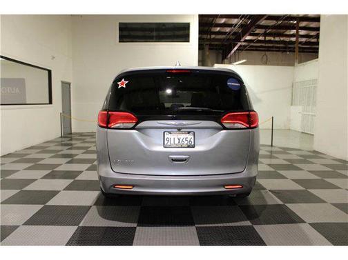 2020 Chrysler Voyager LX