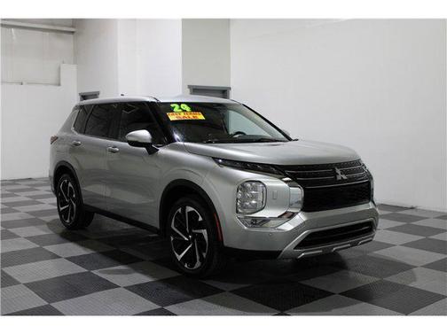 2024 Mitsubishi Outlander SE