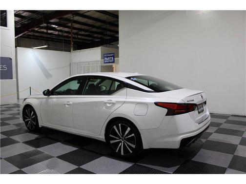 2022 Nissan Altima SR FWD