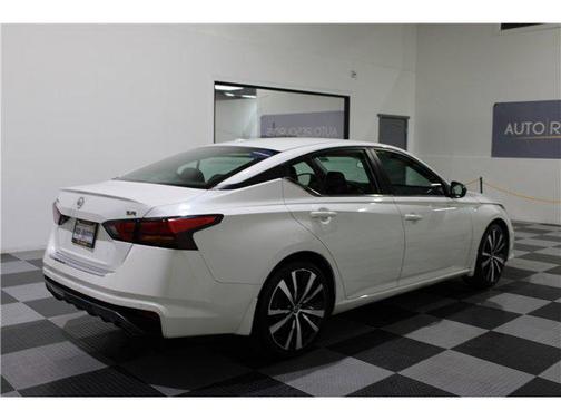 2022 Nissan Altima SR FWD