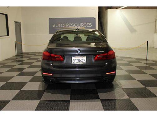 2018 BMW 530 530i