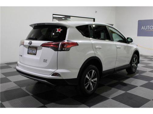 Super White 2018 Toyota RAV4 XLE
