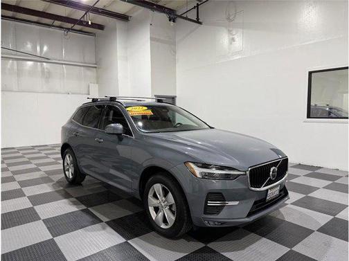 2022 Volvo XC60 B5 Momentum