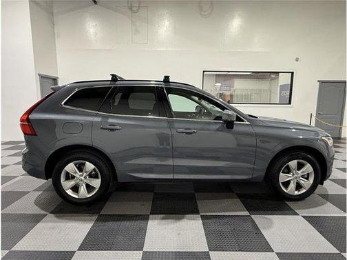 2022 Volvo XC60 B5 Momentum
