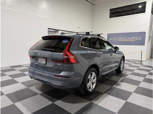 2022 Volvo XC60 B5 Momentum