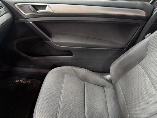 2015 Volkswagen Golf Launch Edition 2-Door