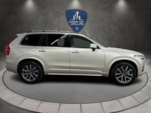 2016 Volvo XC90 T6 Momentum