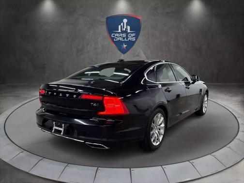 2017 Volvo S90 T6 Momentum