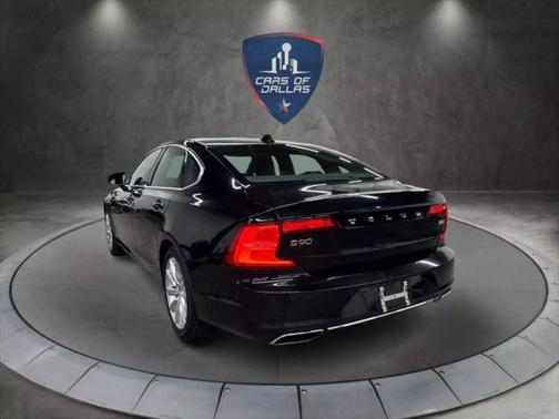 2017 Volvo S90 T6 Momentum