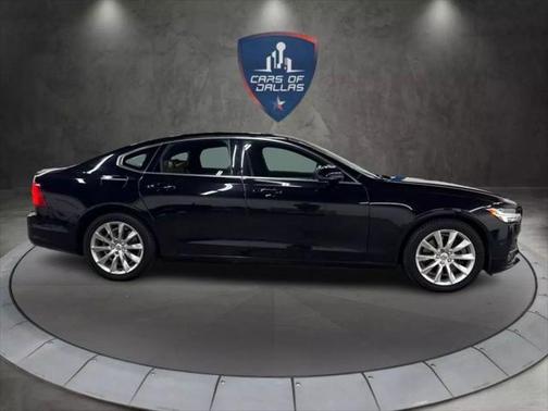 2017 Volvo S90 T6 Momentum