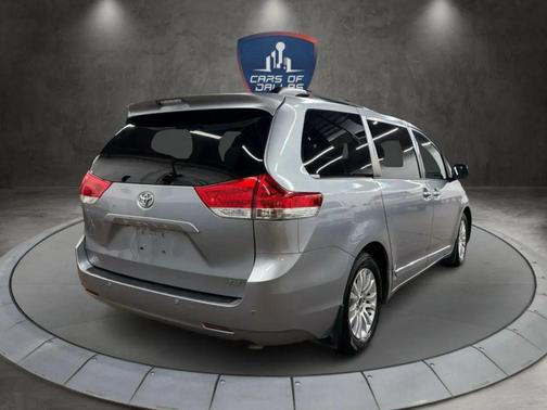 2013 Toyota Sienna XLE