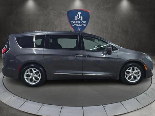 2018 Chrysler Pacifica Touring-L