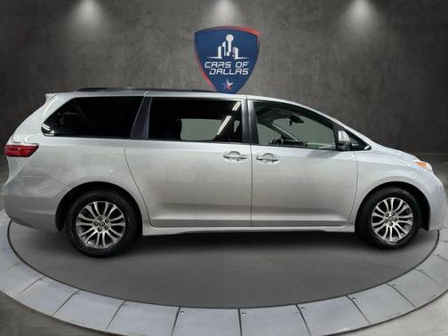 2019 Toyota Sienna XLE