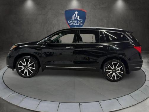 Crystal Black Pearl 2019 Honda Pilot Touring 8-Passenger