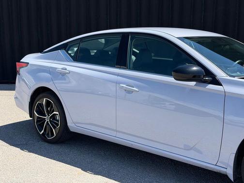 Gray Sky Pearl 2025 Nissan Altima SR AWD