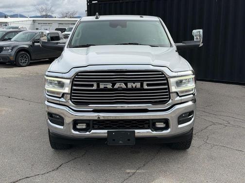 Bright White Clearcoat 2019 RAM 3500 Laramie Crew Cab 4x4 8' Box