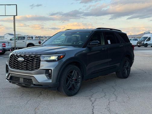 Gray Metallic 2025 Ford Explorer ST-Line