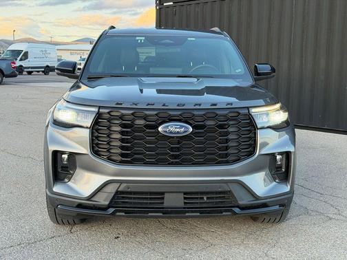 Gray Metallic 2025 Ford Explorer ST-Line