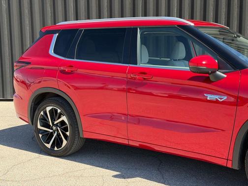Silver 2024 Mitsubishi Outlander PHEV SEL