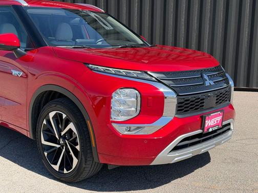 Silver 2024 Mitsubishi Outlander PHEV SEL