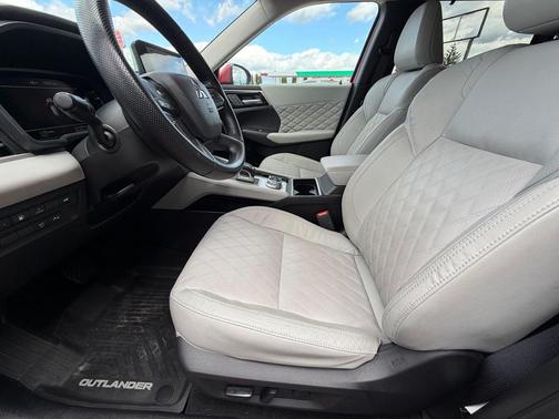 Silver 2024 Mitsubishi Outlander PHEV SEL