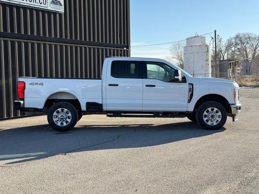 Oxford White 2024 Ford F-250 XLT