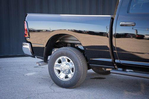 Diamond Black Crystal Pearlcoat 2025 RAM 2500 Tradesman Crew Cab 4x4 6'4' Box