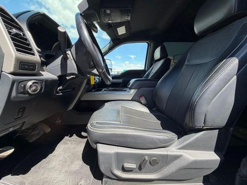 Oxford White 2022 Ford F-250 Lariat