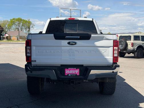 Oxford White 2022 Ford F-250 Lariat
