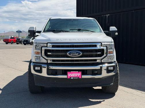 Oxford White 2022 Ford F-250 Lariat