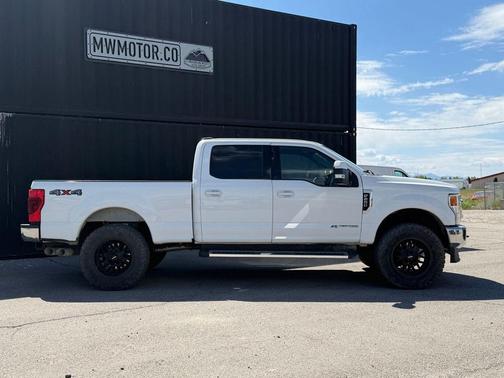 Oxford White 2022 Ford F-250 Lariat
