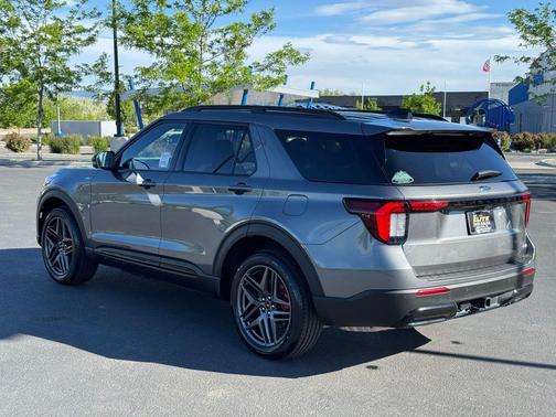 Gray Metallic 2025 Ford Explorer ST-Line